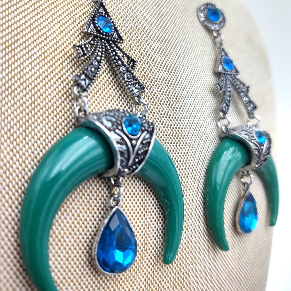 Stunning Earrings Express your Sence of Style